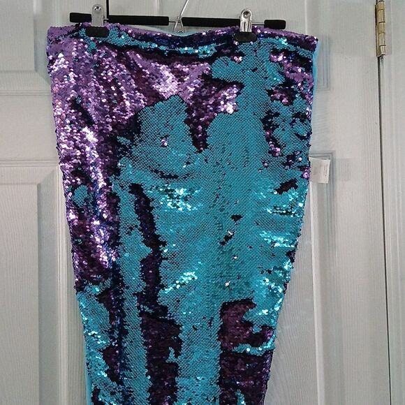 Mermaid Tail sleeping bag sequins that change color & pattern when swiped  NWOT - Picture 3 of 6